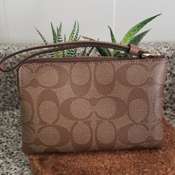 Sold Coach Corner Zip Wallet, Authentic - Picture 3 of 7